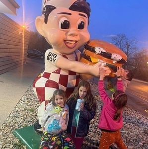 Meet your Posher, Goldie